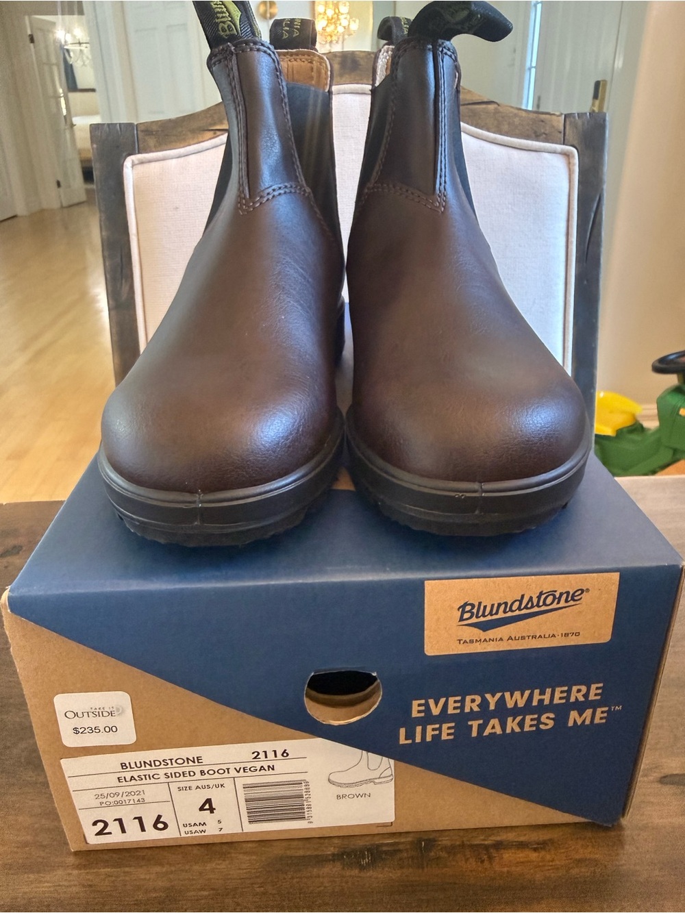 NIB Blundstone 2116 AUS/UK 4 = US/Canada Women’s 7 / Men’s 5